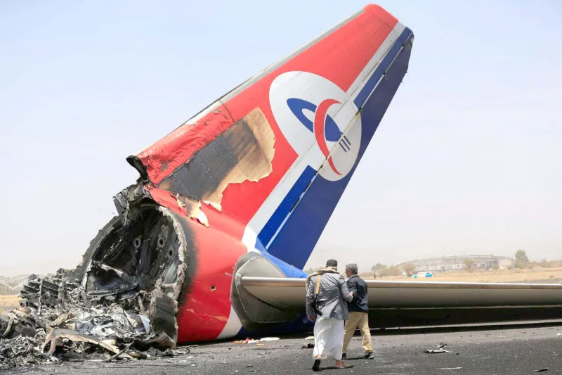 من التهديد إلى العروض ثم الاستجداء.. الحوثي يتخبط لاستعادة نشاط مطار صنعاء