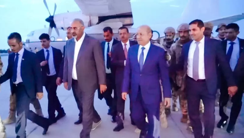 العليمي يعود إلى عدن بعد "إجازة خاصة"