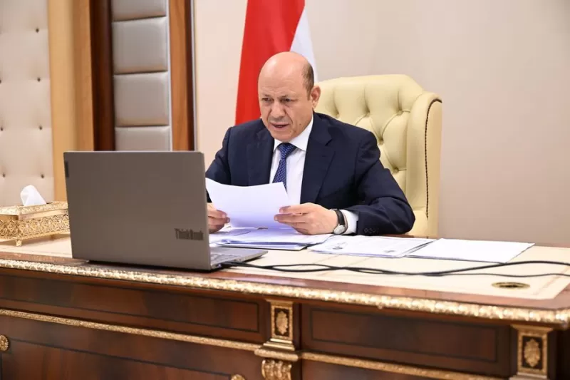 العليمي يعين عمة سكرتيره الصحفي رئيسة لدائرة المرأة في "الرئاسي"