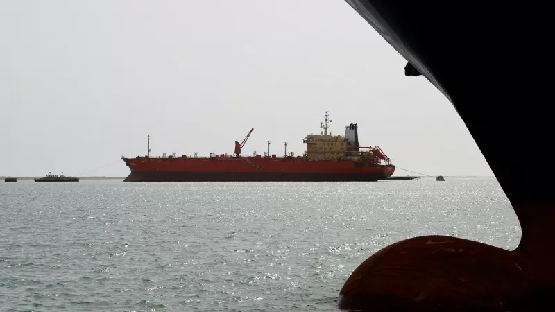 الإمارات: مليشيا الحوثي تمارس عمليات القرصنة من ميناء الحديدة