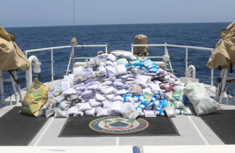 مصادر أمريكية: إيران زودت الحوثيين بمعدات مصانع لإنتاج "الكبتاجون"