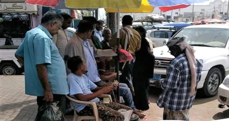 مع تضييق الخناق من "مركزي عدن".. شركات صرافة على وشك الإفلاس والهروب