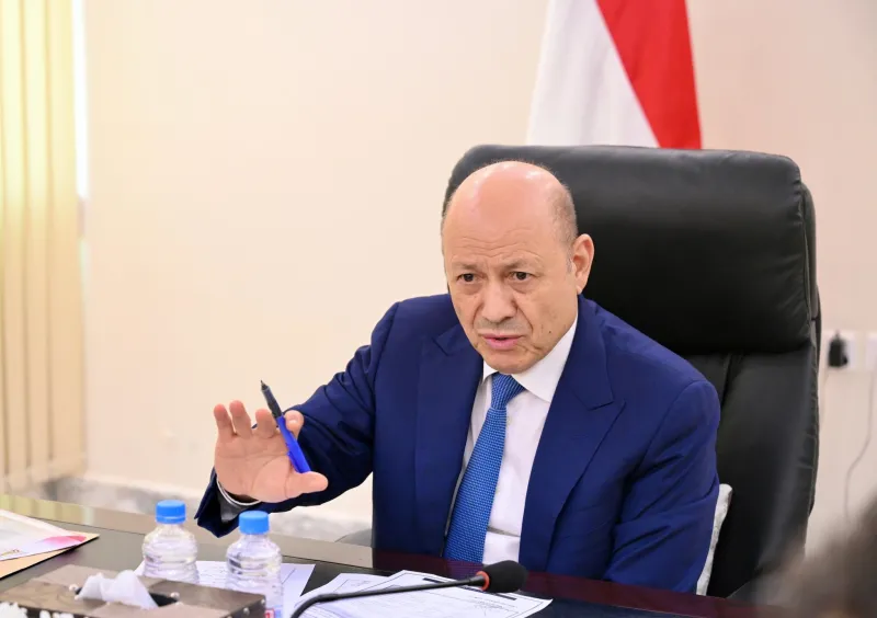 العليمي يحمل الحكومة مسؤولية تنفيذ الإصلاحات والقرار 11 دون استثناء