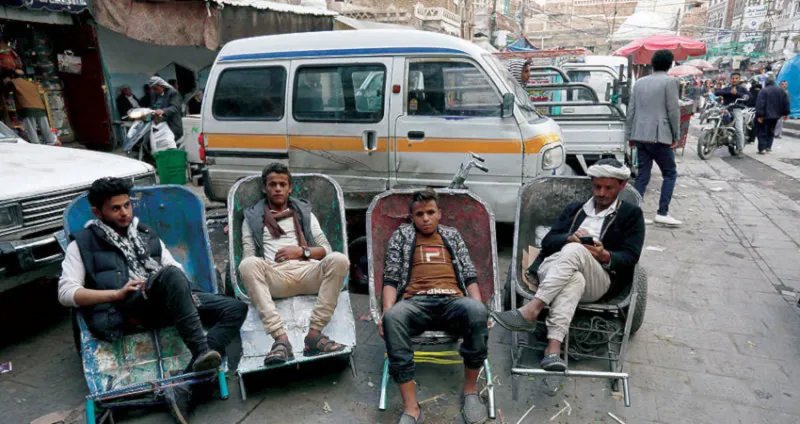 بين الجهد الحربي واحتياجات المواطنين يظهر الوجه الحقيقي للحوثيين
