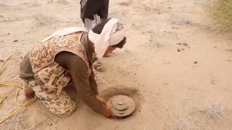 نزع الألغام الحوثية في الحديدة