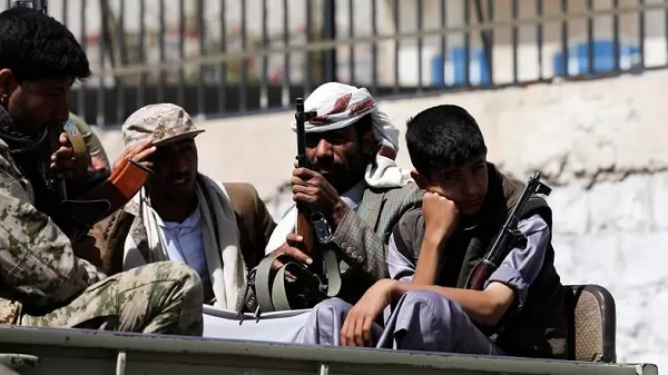 بخريجي الدورات الطائفية والمنشقين.. تحركات حوثية علنية تهدد بنسف الهدنة الأممية