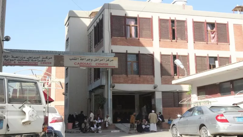 فساد الحوثيين يهدد بانهيار أكبر مستشفيين حكوميين في صنعاء
