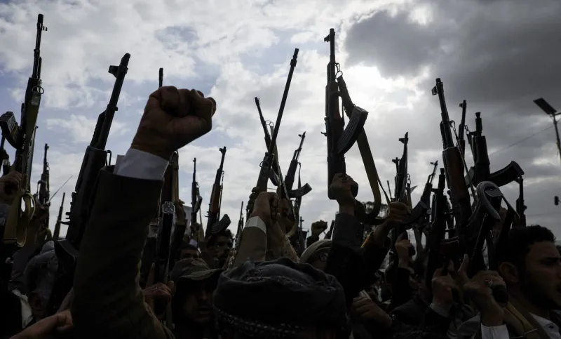 اجتماع قبلي واسع في صنعاء يرفض الاعتقالات التعسفية ويدين سياسة التركيع الحوثية