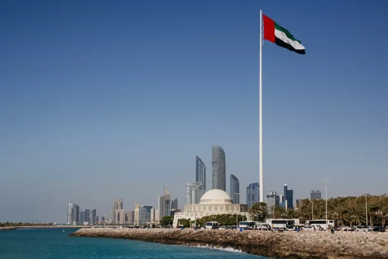 صحيفة: الإمارات في مقدمة الدول المستجيبة للوضع الإنساني باليمن
