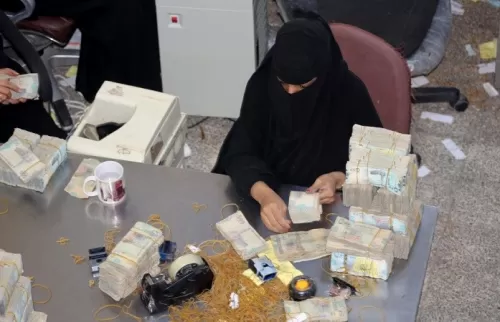 وضع هش واقتصاد منهار.. تقرير دولي: إغلاق البنوك اليمنية أصبح وشيكاً