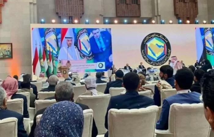 رئيس الحكومة: مشاورات الرياض فرصة لإعادة ترتيب أولويات القوى السياسية