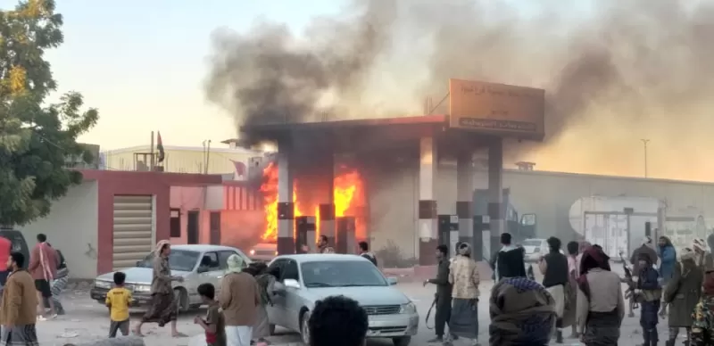 حريق باص جوار محطة في شبوة