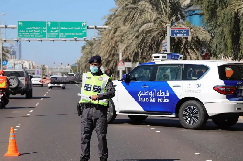 الإمارات: انفجار في 3 صهاريج محروقات وحريق بمطار أبوظبي ولا أضرار