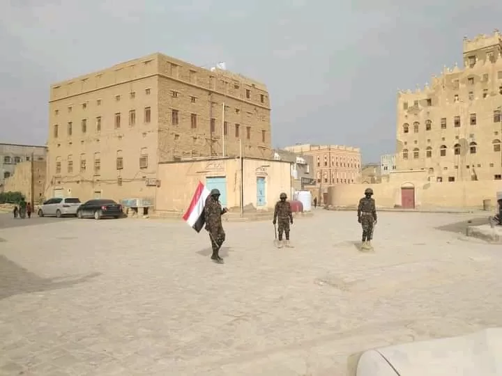 العولقي: سلطة شبوة تركت مناطق للحوثي وتطارد من يطالبون بالخدمات