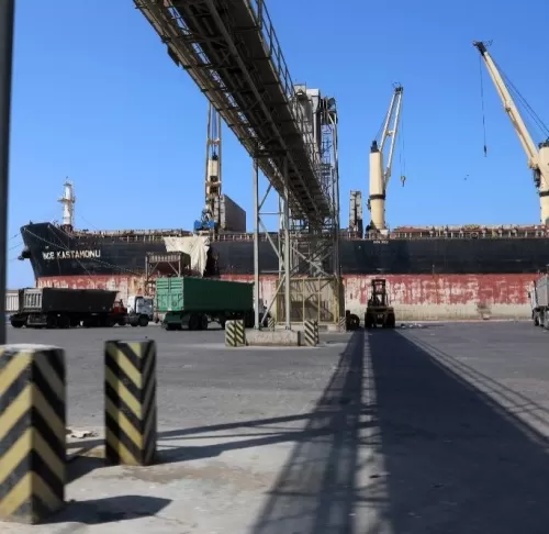 الاستغلال الحوثي لميناء الحديدة عسكرياً وتجارياً