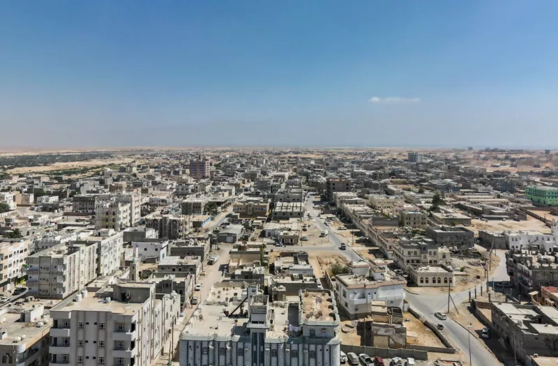 العليمي: التنوع السياسي والثقافي في المهرة ملهم للسلام