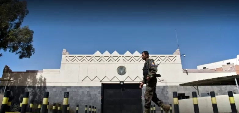 ذراع إيران تبث اعترافات لموظفين بالسفارة الأمريكية بعد إخفائهم لـ3 سنوات