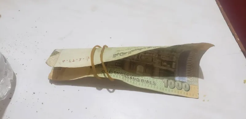 أزمة سيولة خانقة في مناطق الشرعية.. صراع السياسات النقدية يضاعف معاناة المواطنين