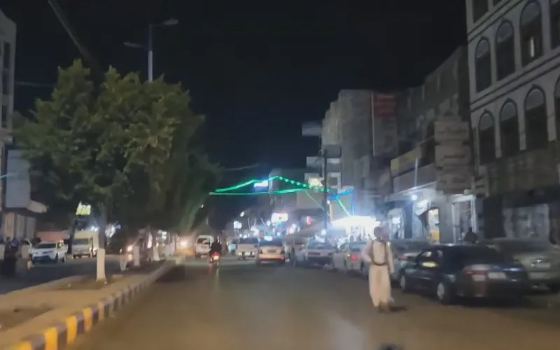 صنعاء.. حمود عُباد يضيء شوارع صنعاء بمناقصات وهمية على ورق بملايين الريالات