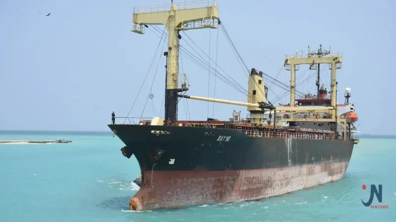 توسع نشاط الموانئ المحررة.. تدشين خط ملاحي جديد بعدن وترقّب أول سفينة متوسطة بالمخا