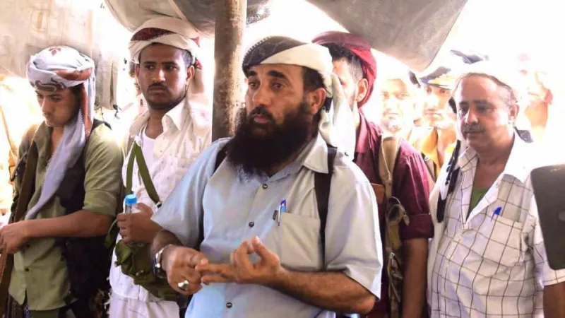 الرئاسي يطمئن على صحة العميد حمدي شكري عقب محاولة اغتياله في عدن