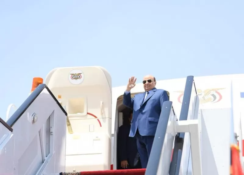 العليمي طلب آخر من الكويت.. هادي يرفض تسليم طائرة الرئاسة وموازنتها 100 ألف دولار شهرياً