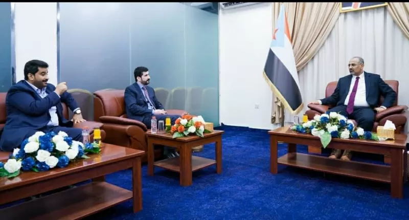الزبيدي يلتقي محافظ صنعاء ويؤكد دعمه لتحرير مناطقها من الحوثي