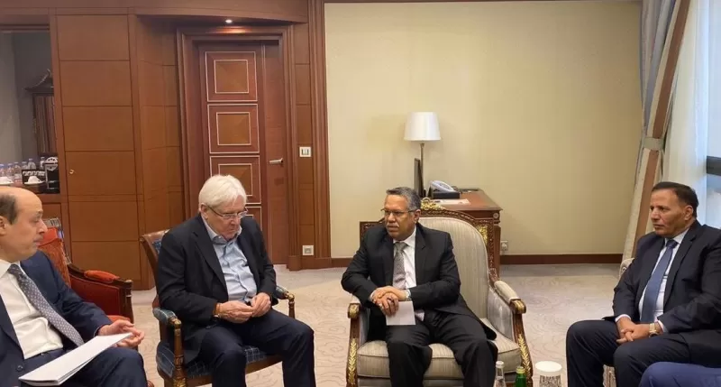 الموت جوعاً أو الاستسلام للحوثي.. حين تنبأ "نعمان" بمبادرة جباري وابن دغر قبل 4 سنوات