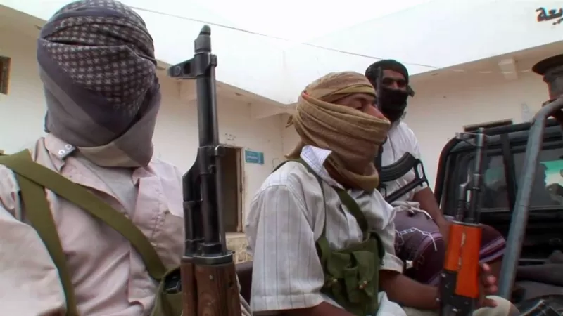 مليشيا الحوثي تفرج عن 7 عناصر من تنظيم القاعدة