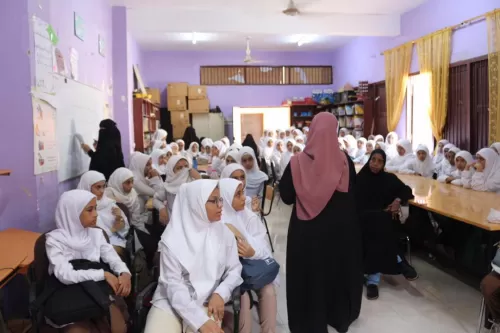 مركز عدن يدشن أولى حملاته التوعوية في المدارس