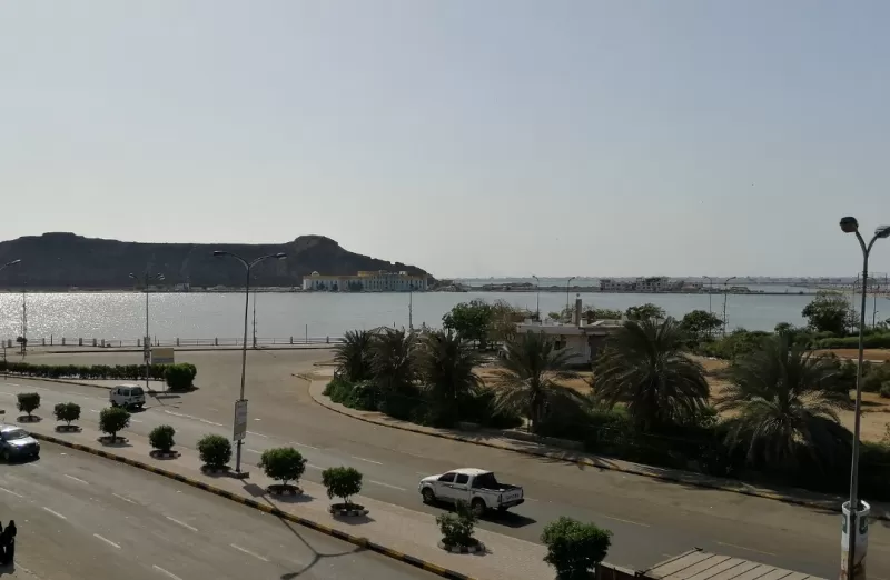 بعد حديث رئاسي عن  الروسية.. جهود لإعادة السفارات الأجنبية إلى العاصمة عدن
