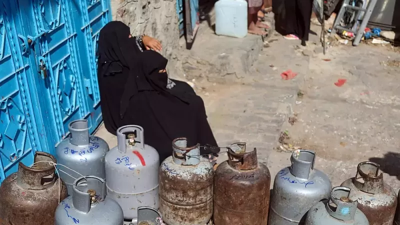 الحوثي يهدد باستهداف موانئ تصدير النفط على وقع أزمة مالية