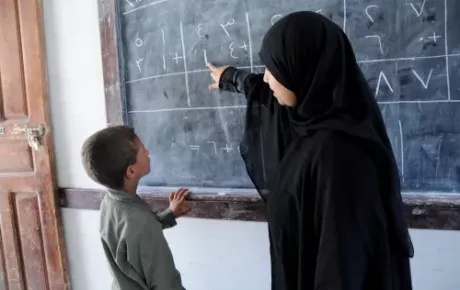 60 ألف متطوع خارج الخدمة.. "المسندون طائفياً" يتولون مهمة التدريس في مناطق الحوثي