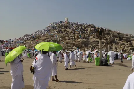 وزير الأوقاف يدعو الحجاج اليمنيين للالتزام بالأنظمة والتعليمات السعودية