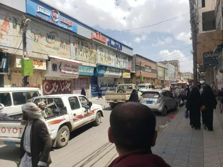 إضراب شامل وإجراءات تعسفية.. الحوثيون يشددون الخناق على تجار صنعاء