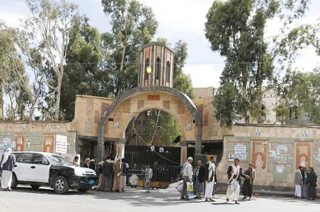 الحوثيون يصعدون ضد القبائل.. وقفات مسلحة واتهامات بالخيانة لمشايخ حاشد وبكيل