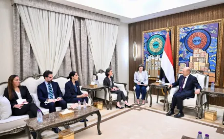 العليمي يبحث مع سفراء فرنسا وبريطانيا وأمريكا أوضاع المحافظات الشرقية