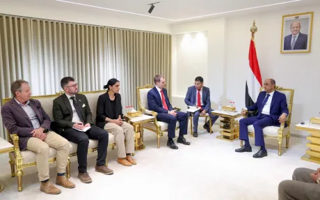 تعزيز الإصلاحات وقدرات خفر السواحل.. محاور مباحثات يمنية- بريطانية في عدن