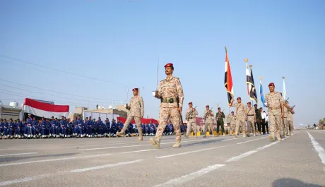 عرض عسكري مهيب في مأرب.. بن عزيز: لا سلام واستقرار مع الاستبداد