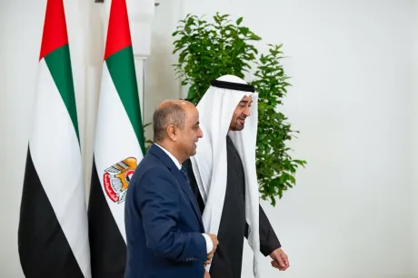 محمد بن زايد: الإمارات ثابتة على نهج دعم اليمن واستقراره الاقتصادي والسياسي