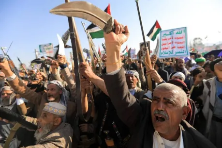 برًّا وبحرًا... الحوثيون يضيّقون الخناق على الغذاء ويحوّلون الجوع إلى سلاح