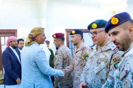 مكافحة الإرهاب والتهريب وحماية الممرات البحرية.. أولويات زيارة وفد التحالف إلى عدن