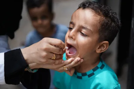 من التعتيم إلى التطعيم.. اليمن تبدأ أوسع حملة تحصين ضد شلل الأطفال