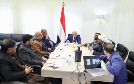 حكومة بلا موارد.. قرار الرئاسي بتحصيل الإيرادات يكشف حجم العبث والفساد