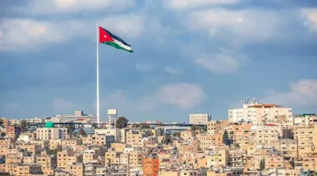 إرهاب إيران يتسع.. صواريخ ومسيّرات تستهدف الخليج والأردن