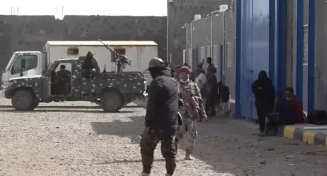 طارق صالح يلمّ شمل 27 أسرة بإفراج إنساني في رمضان