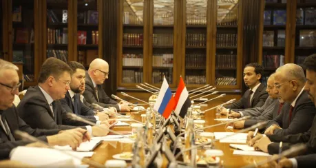 تعزيز التعاون الاقتصادي وآفاق الاستثمار أولويات مباحثات الزُبيدي في موسكو