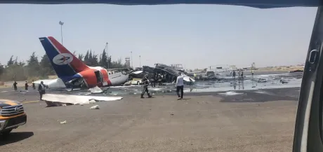 قصف مطار صنعاء وتدمير آخر طائرة.. إسرائيل تتوعد الحوثي بحصار جوي وبحري