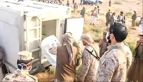 الحكومة تسلّم 26 جثمانًا من مقاتلي الحوثي تمهيدًا لجولة مفاوضات تبادل الأسرى