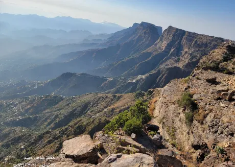 لجنة رئاسية تلتقي مشايخ ووجهاء المقاطرة لمواجهة الانتهاكات الإخوانية